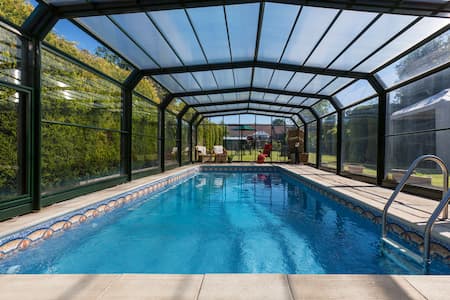 3 Big Benefits Of Pool Enclosure Cleaning